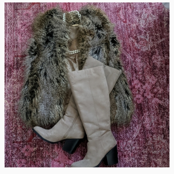 ♥️  Trina Turk ~ Faux Fur Vest ~ Braden ❤️ - Picture 4 of 8